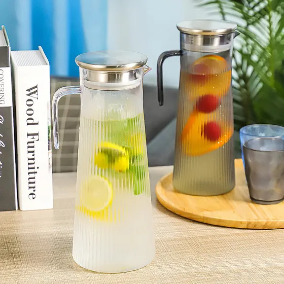 Jarra De Acrilico 1.6l Con 4 Vasos Frio Calor Irrompible