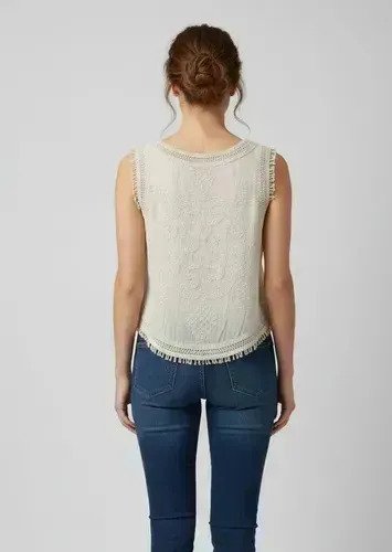Remera Musculosa Con Bordado Volado Delicada Mujer - Image 4