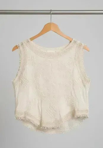 Remera Musculosa Con Bordado Volado Delicada Mujer - Image 2