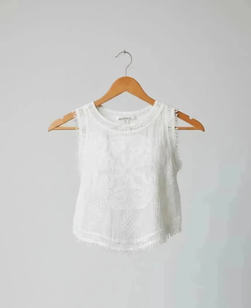 Musculosa Remera Con Bordado Volado Delicada Mujer - Image 2