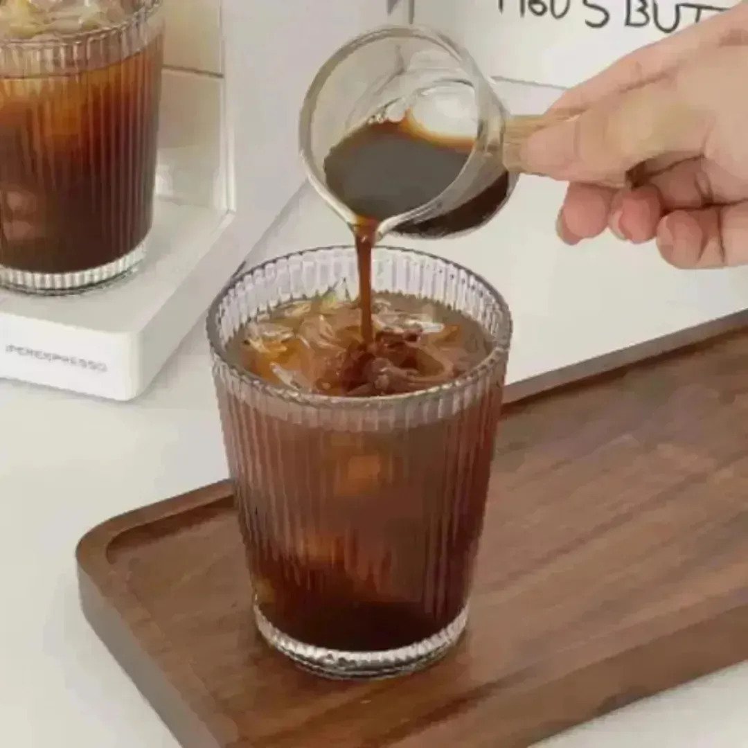 Jarra De Acrilico 1.6l Con 4 Vasos Frio Calor Irrompible - Imagen 4
