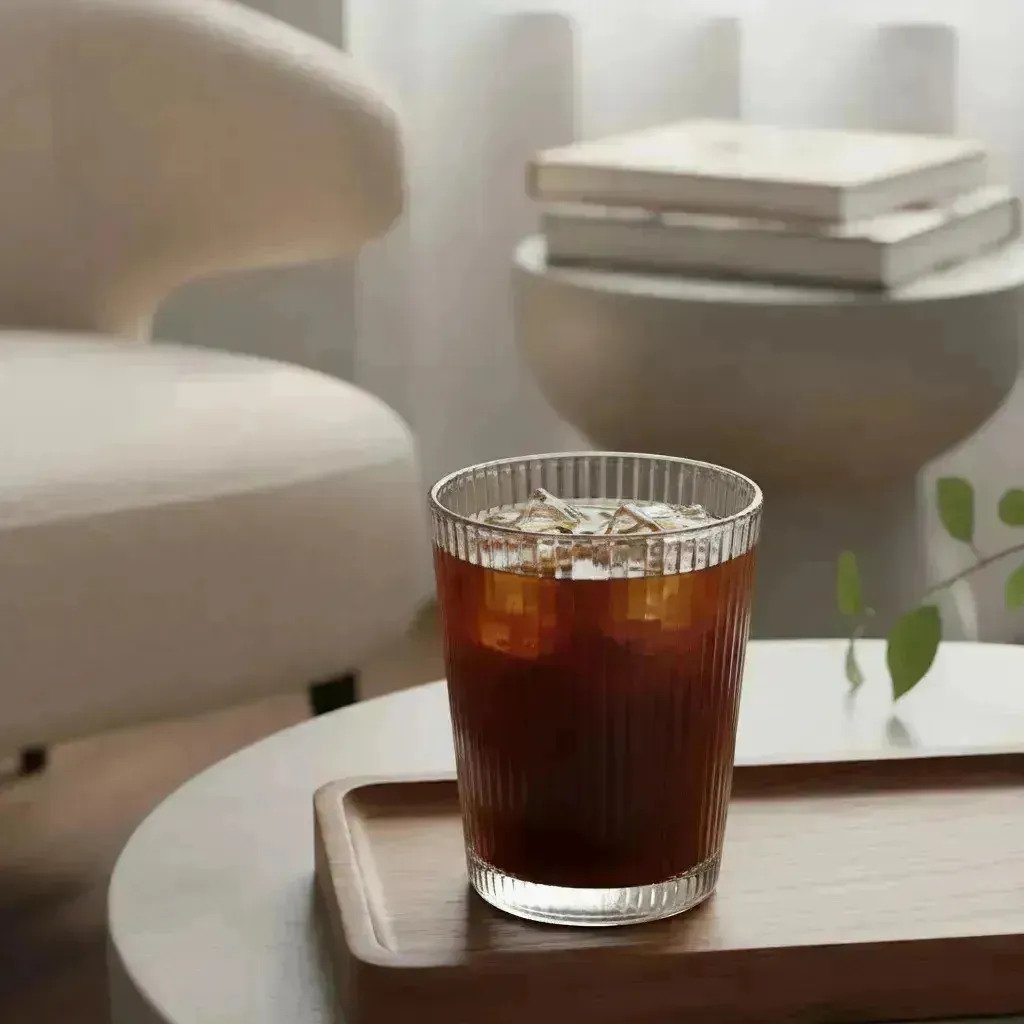 Jarra De Acrilico 1.6l Con 4 Vasos Frio Calor Irrompible - Imagen 5
